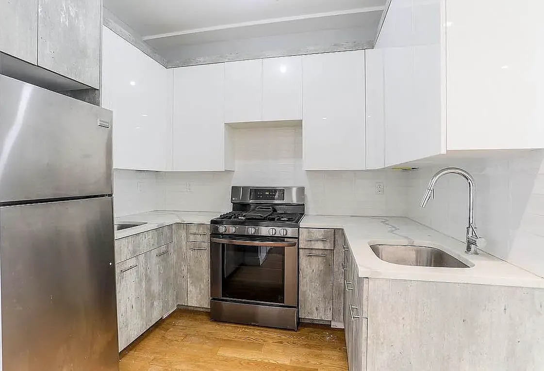 205 Spencer Street — Photo 3