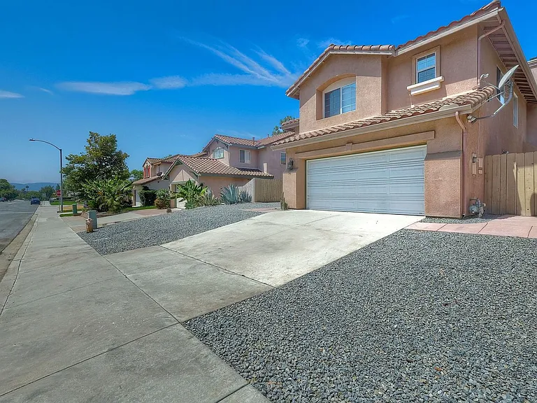 746 Camino Magnifico — Photo 2