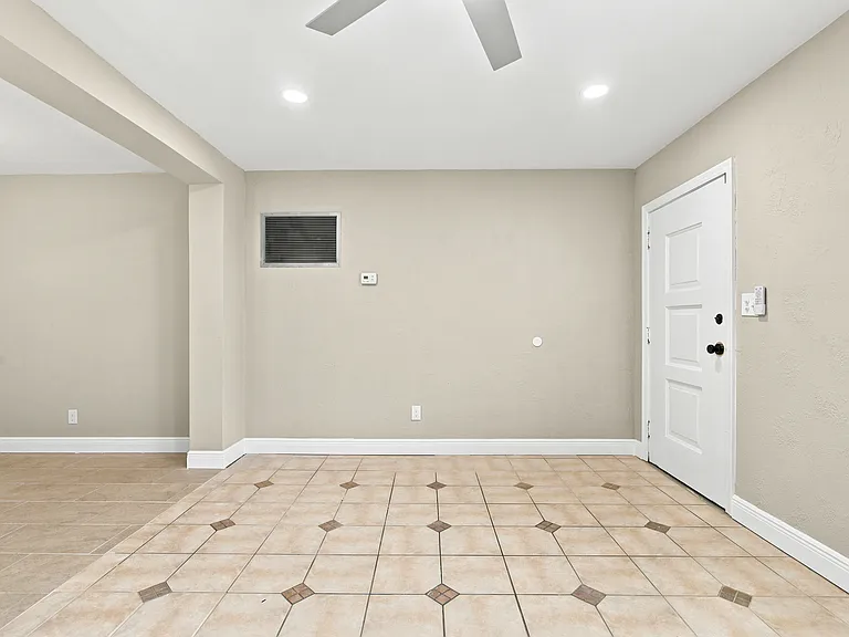 1704 Paine Ave — Photo 6