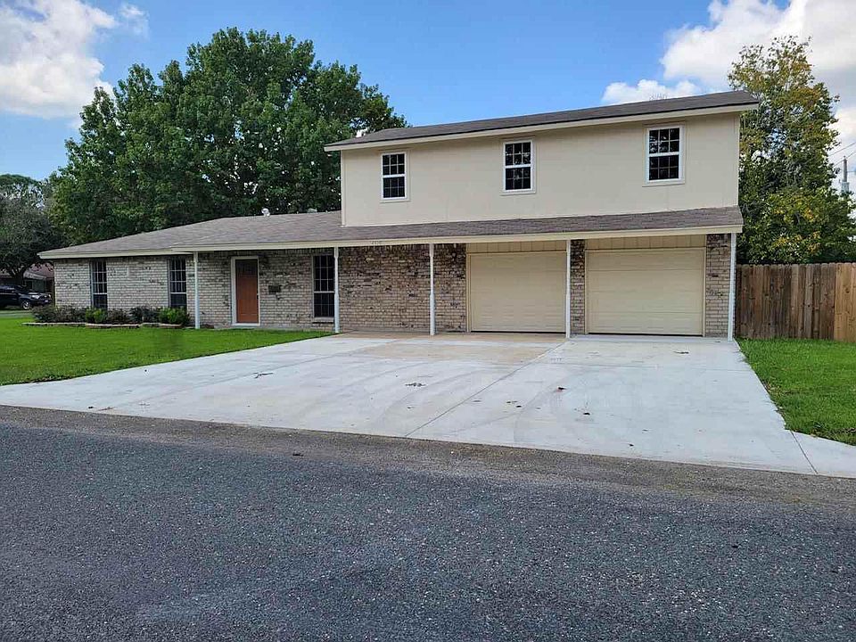 1st image of 2610 Mazur Dr