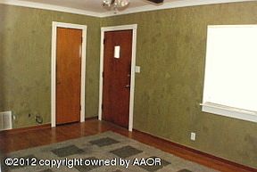 2nd image of 2406 Oak Dr