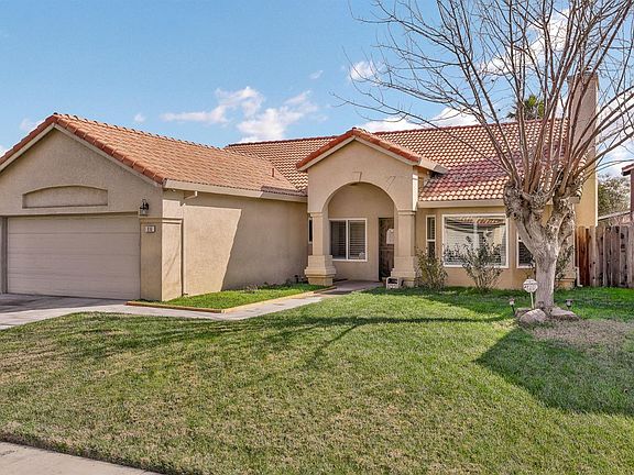 3rd image of 816 La Mesa Ln