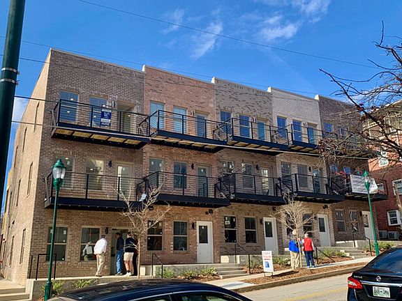 2nd image of 811 Douglas St #305