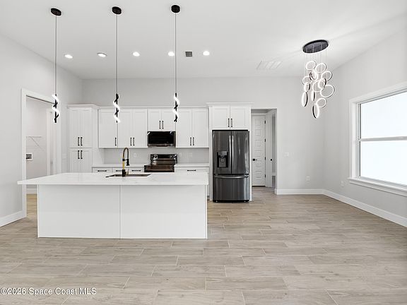 4th image of 2725 Fields Ave SE