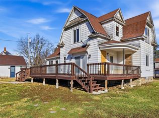 12 W Main St, Central City, IA 52214