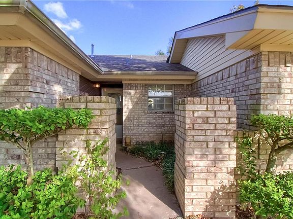 3rd image of 2604 Cherrylawn Dr
