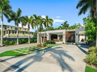 1095 Sandpiper St, Naples, FL 34102
