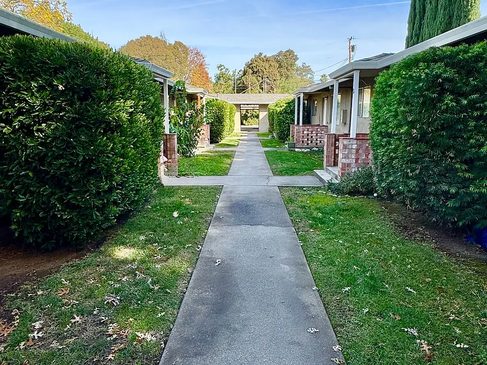 1544 Laburnum- Great 2 bedroom apartments in a quiet complex