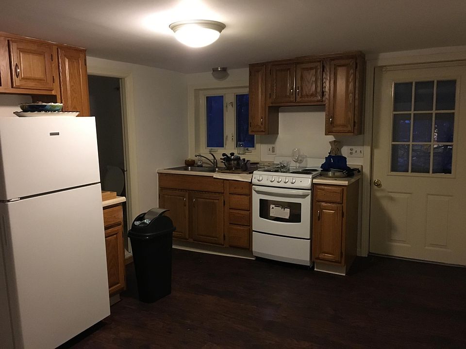 2nd image of 720 Main St #C
