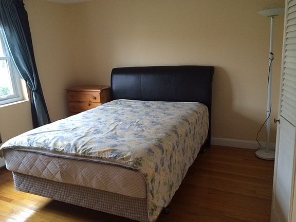 First bedroom with queen bed