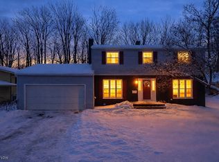 29819 Sutton Dr, North Olmsted, OH 44070
