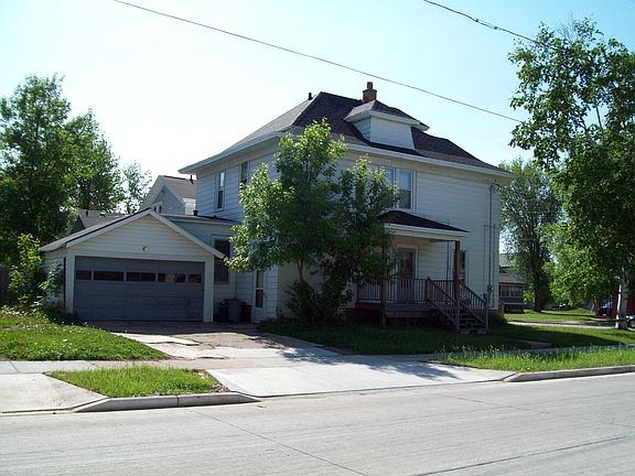 2nd image of 216 W Irving Ave