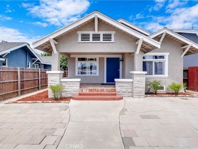 1261 W 52nd St, Los Angeles, CA, 90037