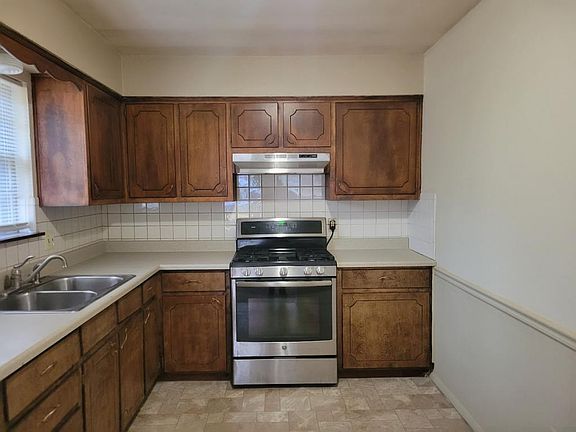 4th image of 106 S Oxford Ave
