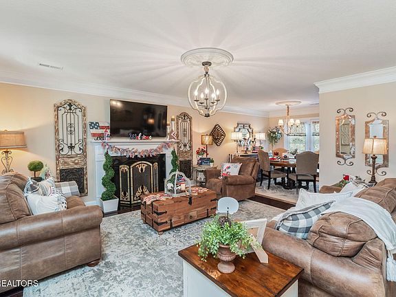 3rd image of 1505 Chariot Ln