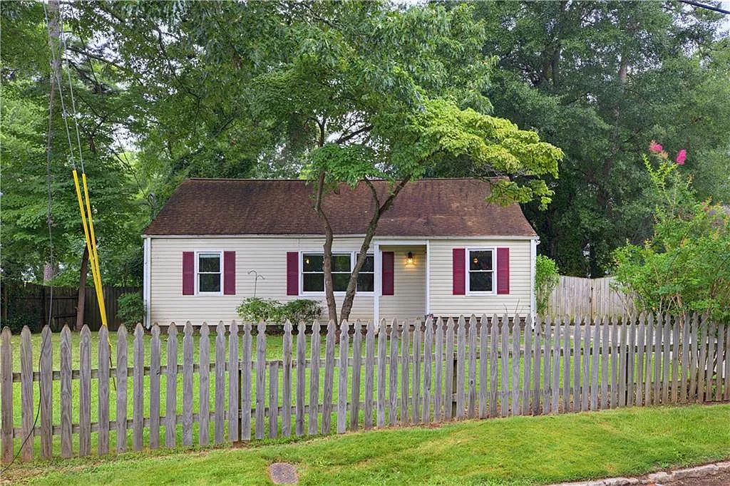 3 bed, 2.0 bath, 1500 sqft, $2,000 — Photo 2