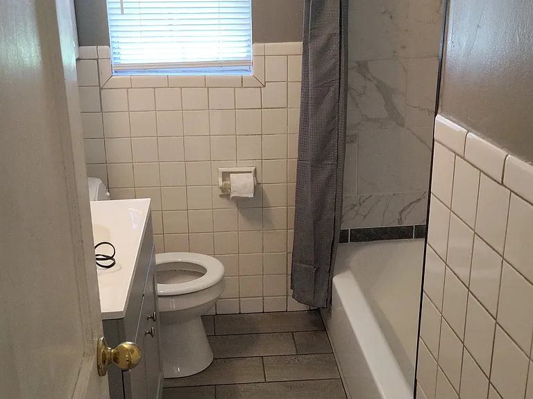 5692 N Lewis Ave — Photo 8