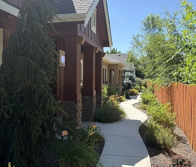 2463 N Ashgrove Ln — Photo 2