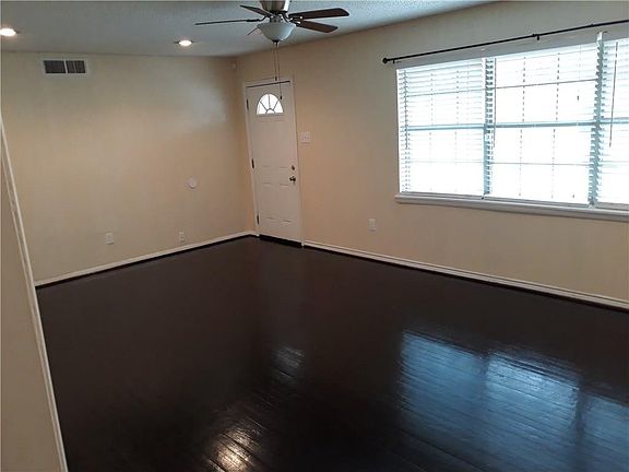 3rd image of 1211 E Pentagon Pkwy