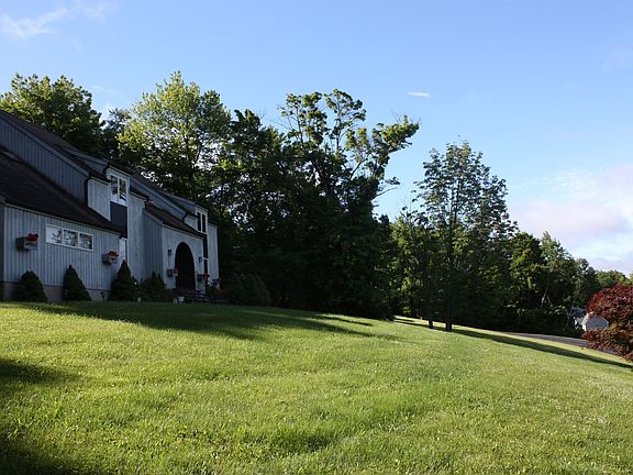 3rd image of 26 Joseph Ct