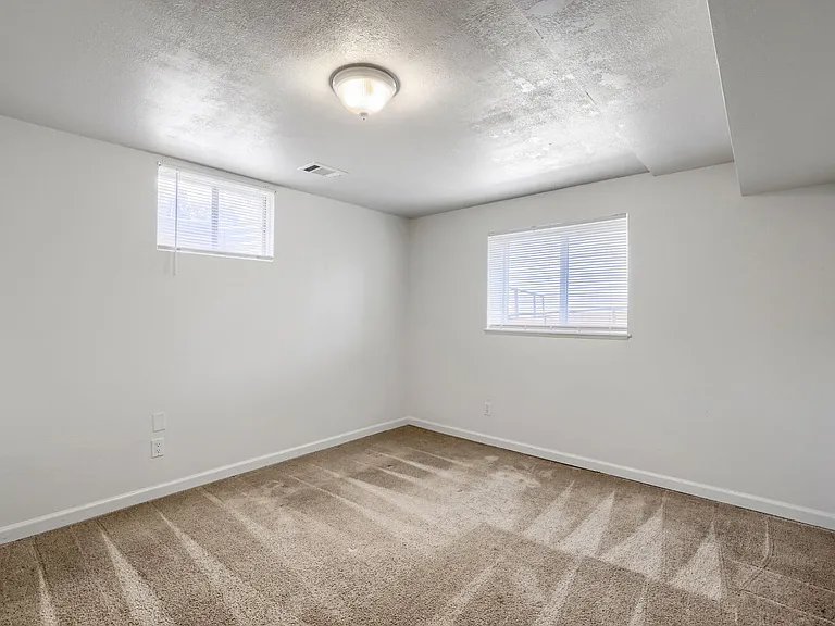 301 Moss St — Photo 15
