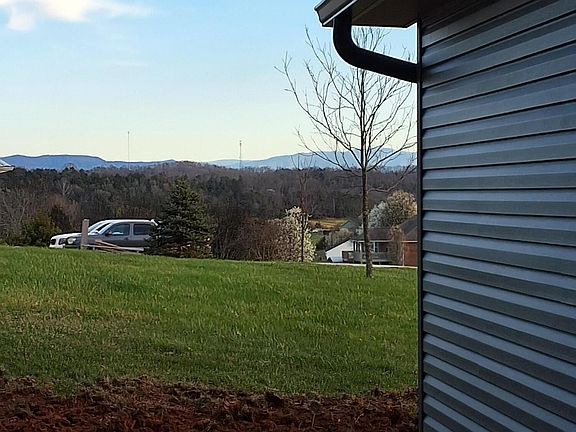 5th image of 828 Forgety Rd