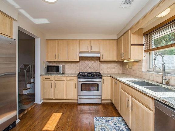 3rd image of 1660 Ashlawn Dr