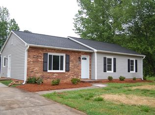 1960 Clover Trl, Walkertown, NC 27051