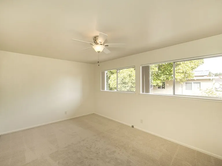 1016 Middle Ave — Photo 9