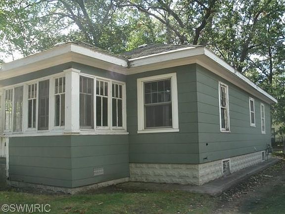 4th image of 2817 Roy Ave