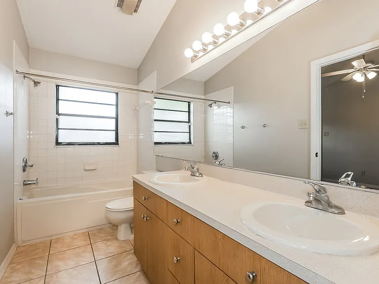 1440 Tiverton Dr — Photo 15