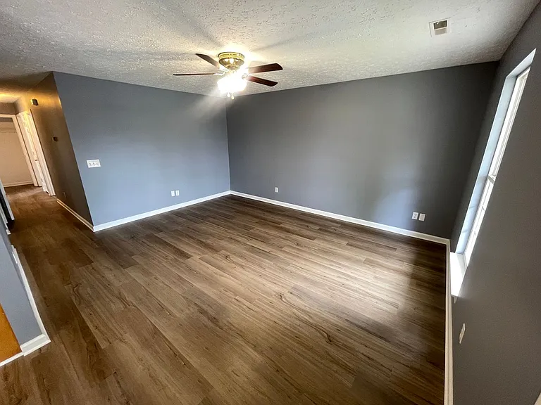 121 Spencer Ct — Photo 6