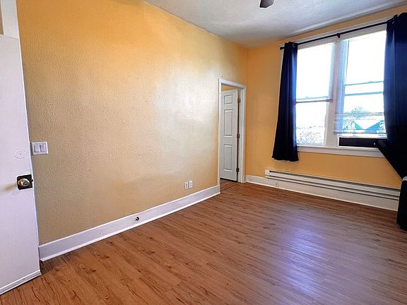 3rd image of 223 E Willis St #3