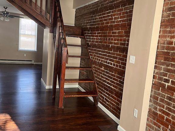3rd image of 614 Armandale St #12