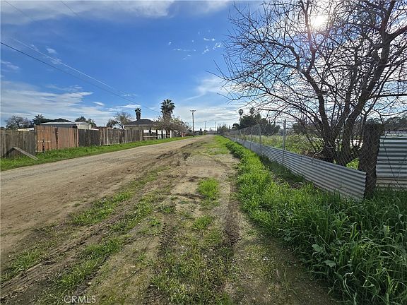 3rd image of 2299 E Childs Ave