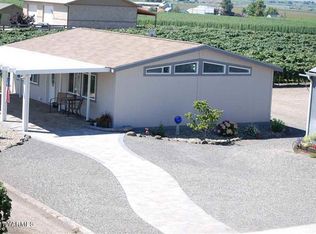 200 Grey Rd UNIT B, Grandview, WA 98930