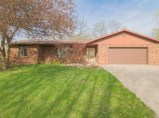 911 9th St, Kalona, IA 52247