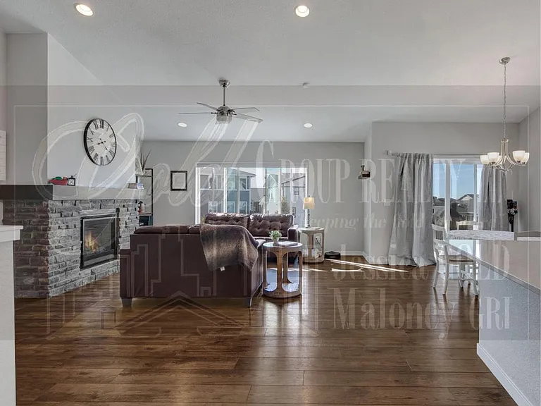 6381 Ottawa Dr — Photo 2