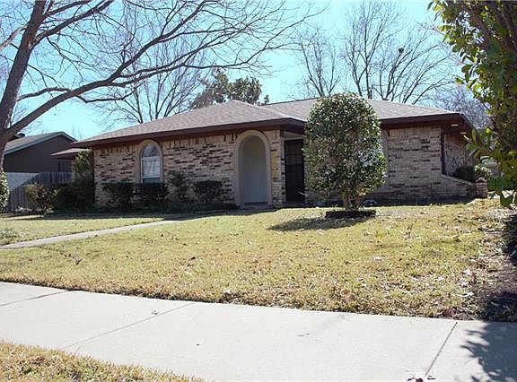 3rd image of 2808 Laurel Ln