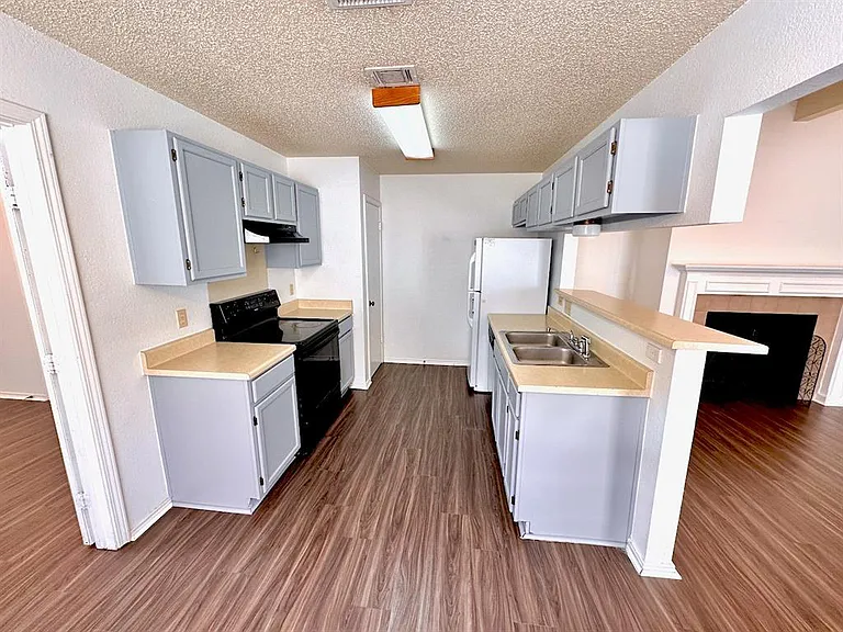 531 Cutty Trl #B — Photo 2