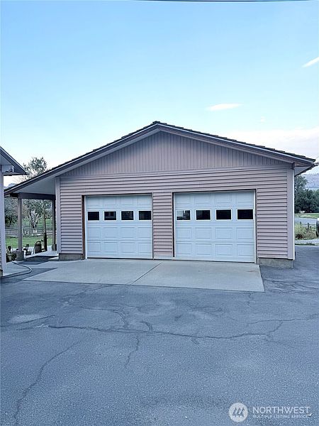 3rd image of 28 Dixon Road