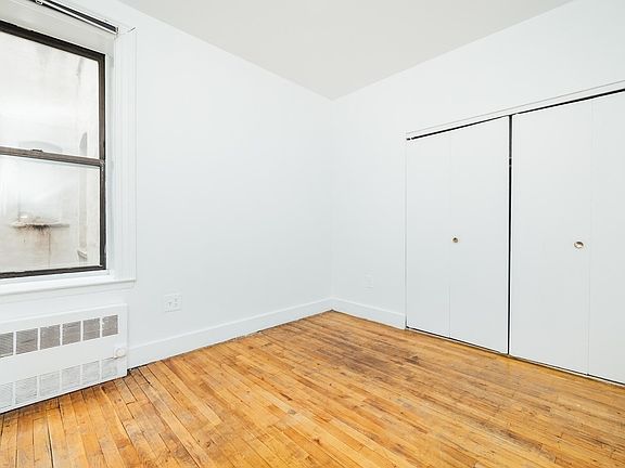 4th image of 1332 Willoughby Ave APT 3C
