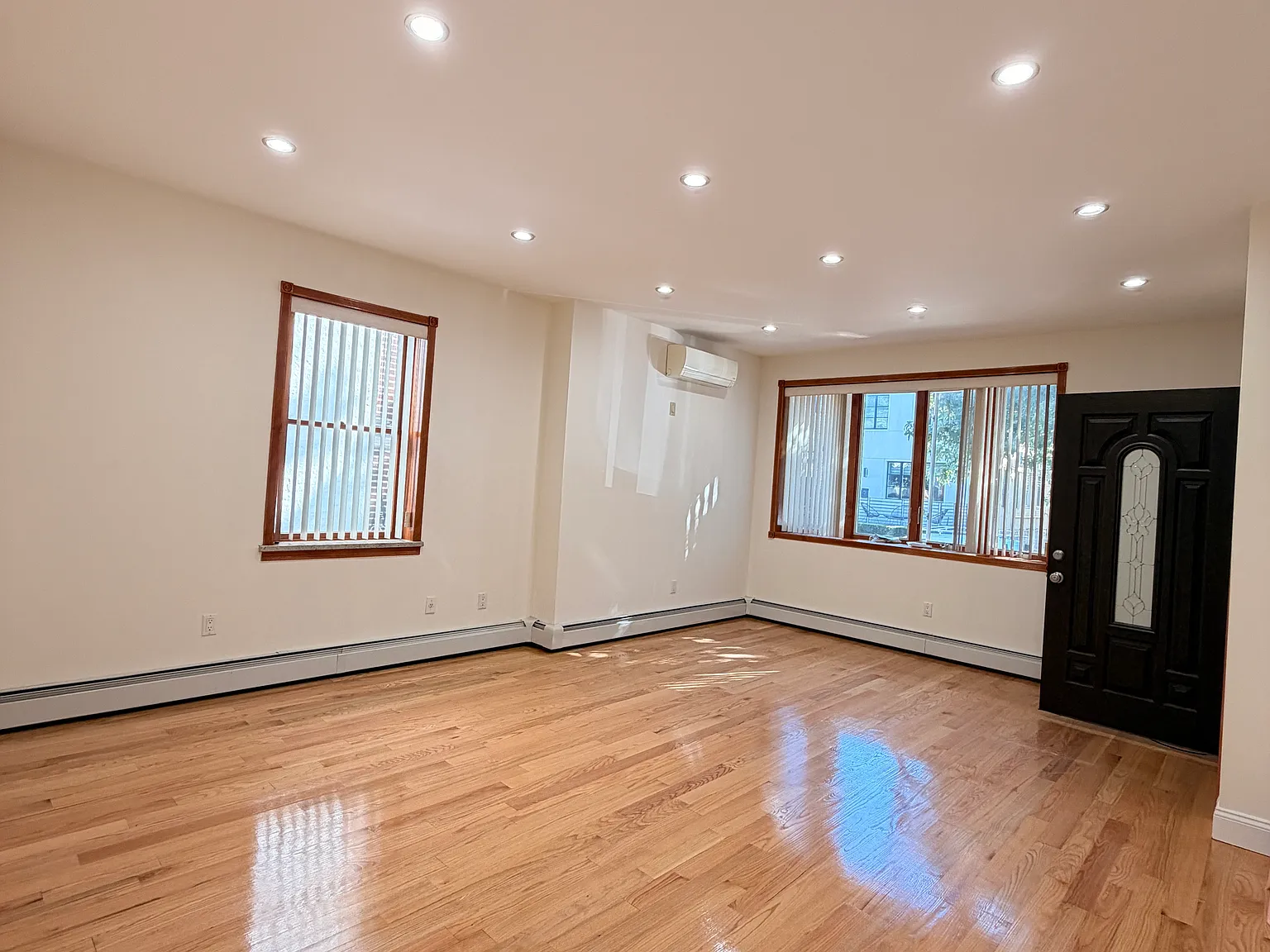 3 bed, 1200 sqft, $3,000 — Photo 1