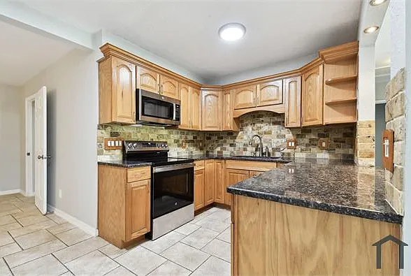 4 bed, 2488 sqft, $2,500 — Photo 2