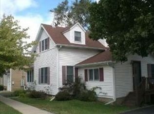 110 N Madison St, Woodstock, IL 60098