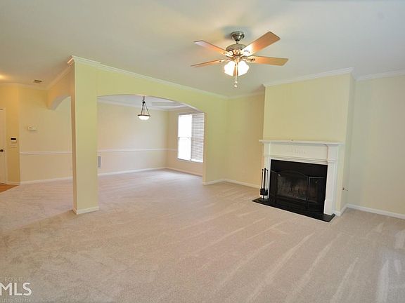 4th image of 702 Oak Hill Cir