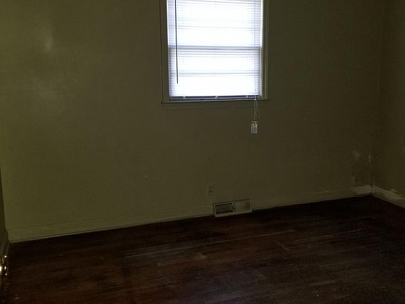 3rd image of 708 Hughes St