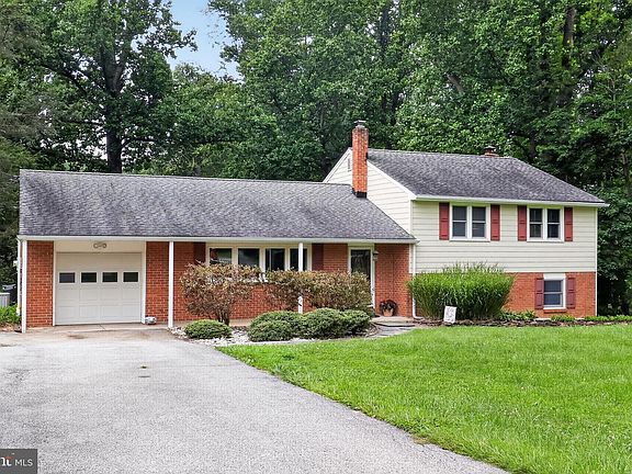 3rd image of 648 Montgomery Woods Dr