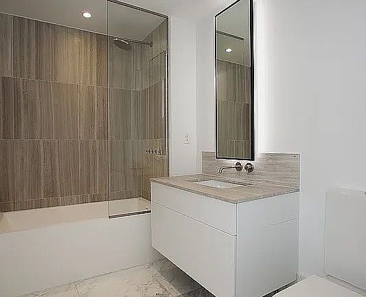 5th image of 429 Kent Ave #609