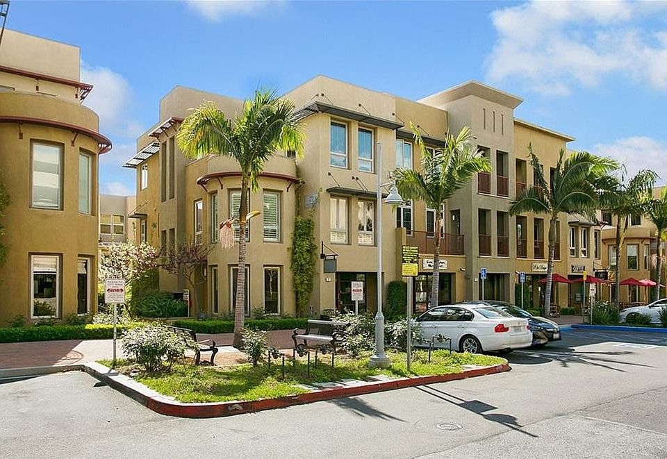 1st image of 27 Vantis Dr